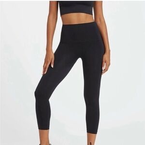SPANX Look at Me Now Seamless Black Cropped Leggings NWOT